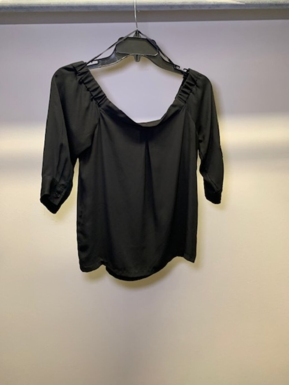 Banana Republic Petite Black Blouse – XS Elegant & Versatile